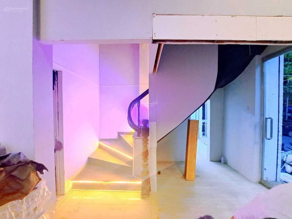 Nhà mặt phố quận Hai Bà Trưng giáp Hoàn Kiếm - vỉa hè rộng - kinh doanh đỉnh 80m2, MT: 9.2m, 10 tỷ