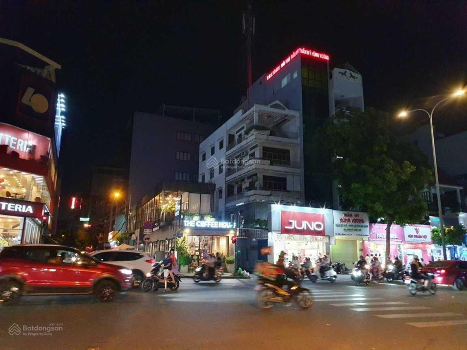 Nhà mặt tiền giá đầu tư. 2 mặt tiền Trần Hưng Đạo, Q1. Dt: 4,2 x16m. Nở hậu 6m. Giá chỉ 32 tỷ