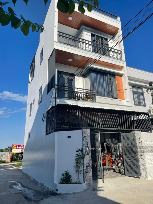 Nhà mới 3 tầng, hai mặt hẻm Xuân Lạc - Vĩnh Ngọc. View sông, ô tô đi thoải mái