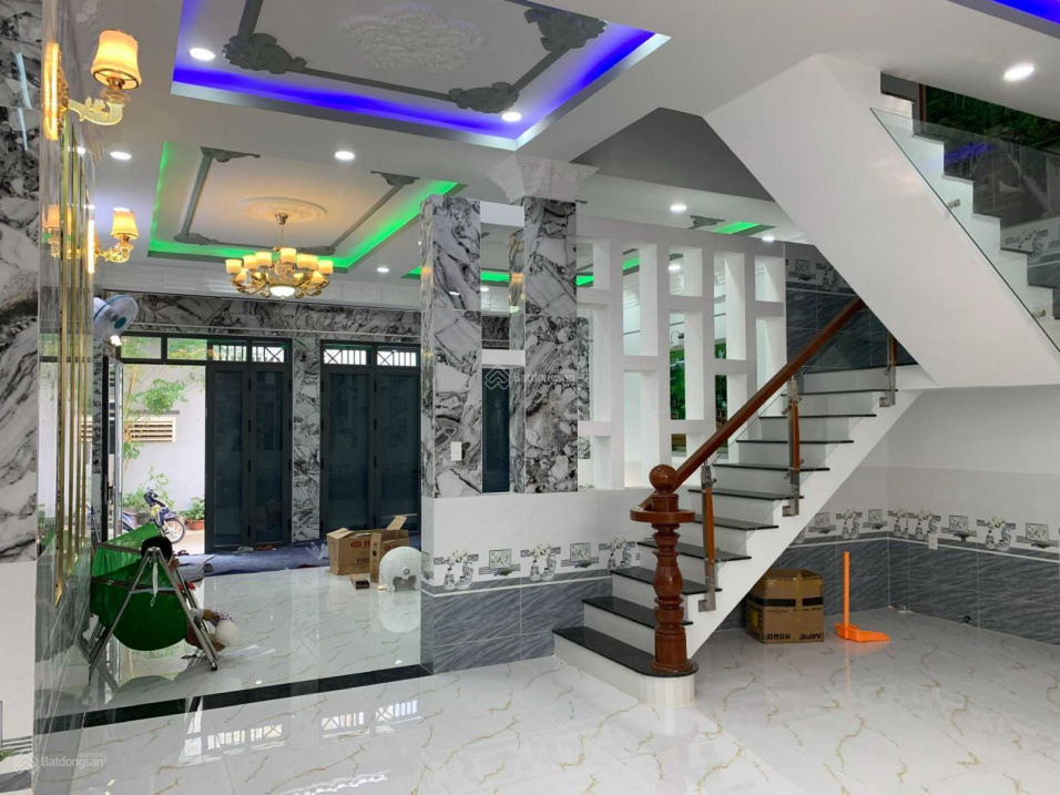 Nhà mới chưa sử dụng ở KDC Hàng Dương, Phước Kiển, 6.4m x 13.5m, 3 lầu, giá rẻ tặng NTCC