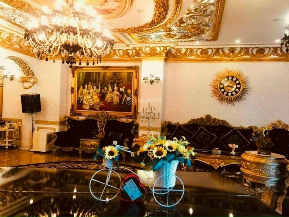 Nhà phân lô vip nhất phố Trần Quốc Hoàn, 60m2, 5 tầng, mặt tiền 6 m, 11.2 tỷ LH 0904 556 956