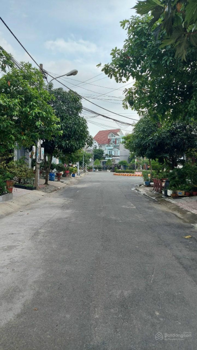 Nhà trệt lầu 100m2, KDC siêu thị Đông Hòa, TP Dĩ An