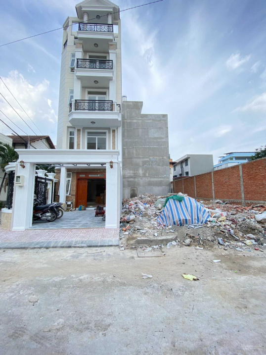 Nhà xây mới 4 lầu ven sông đường 17 và 20 Phạm Văn Đồng - Gigamall (SHR giá từ 8,6 tỷ)