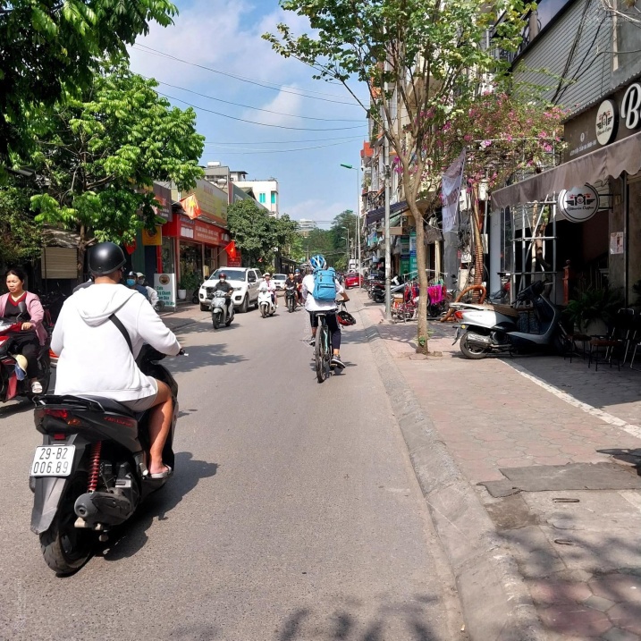 Nhỉnh 11 tỷ có nhà 7 tầng thang máy, 3 oto tránh, vỉa hè rộng, kinh doanh sầm uất tại mặt ngõ 279
