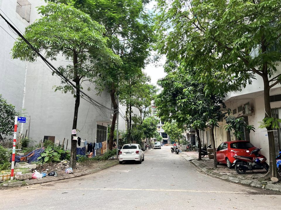 Nhỉnh 5 tỷ Mặt phố Phú Diễn 52m2 Đất 6,4 MT, Ô TÔ TRÁNH, xây tòa building kd đỉnh