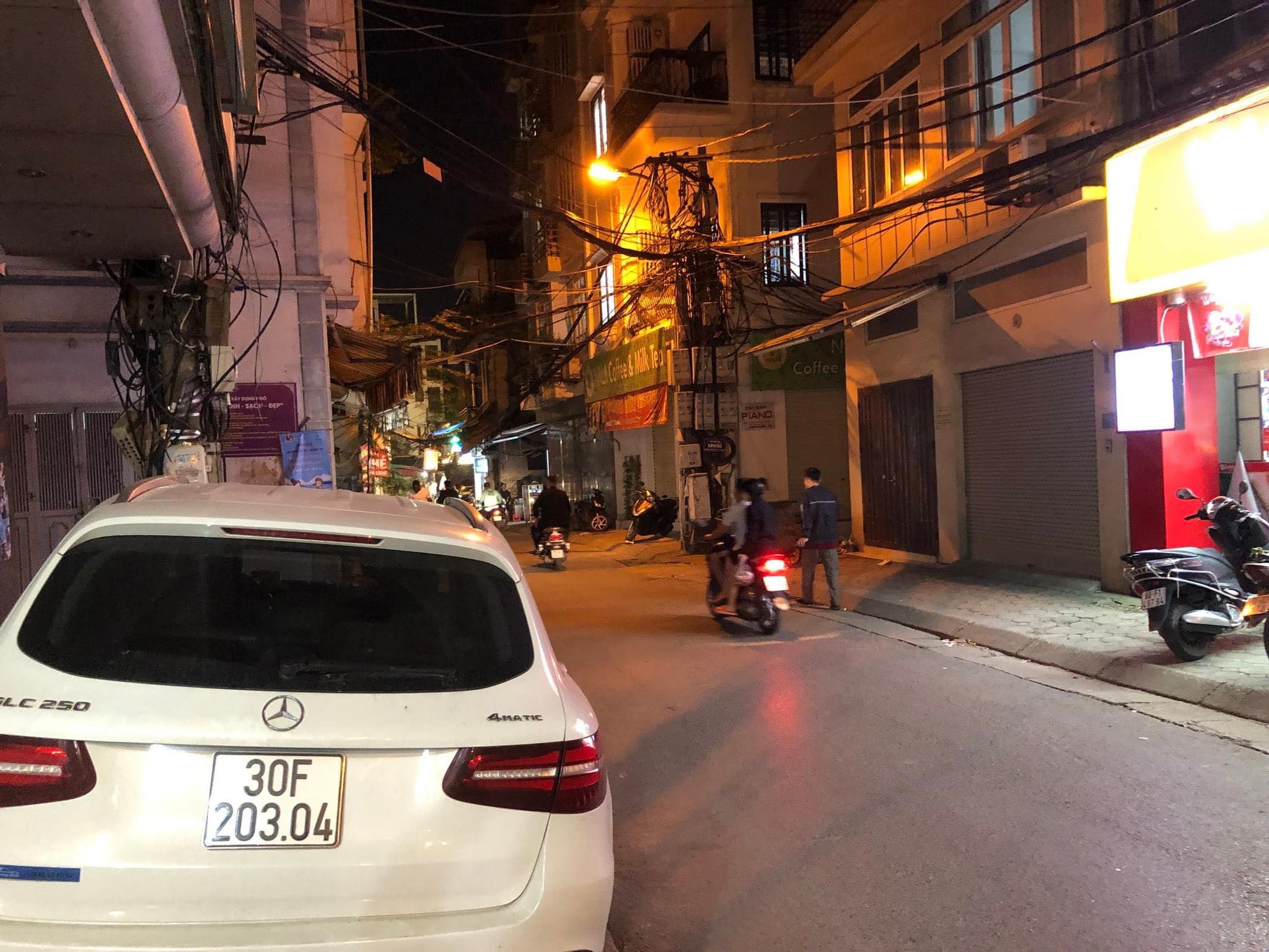 Bán nhà Ngõ 97 Văn Cao Ba Đình – 60m2 - Oto đỗ cửa – Tặng Nội Thất – Nhỉnh 8 tỷ.