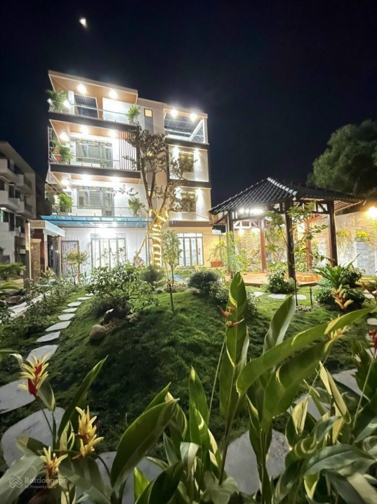 SIÊU PHẨM - BÁN BIỆT THỰ SÂN VƯỜN MỚI HOÀN THIỆN - FULL NỘI THẤT LH:0906 665 833