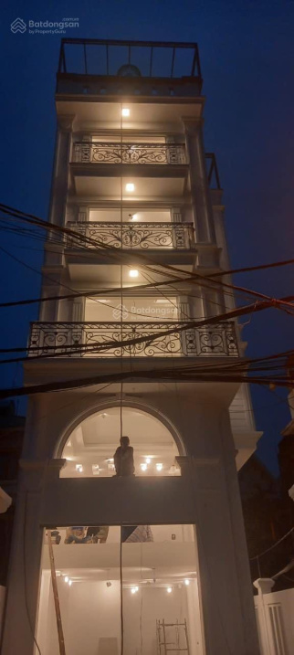 SIÊU PHẨM NHÀ THẠCH BÀN - LONG BIÊN - MẶT TIỀN RỘNG - THANG MÁY - GARA - SÂN VỪƠN - LÔ GÓC - Ô TÔ