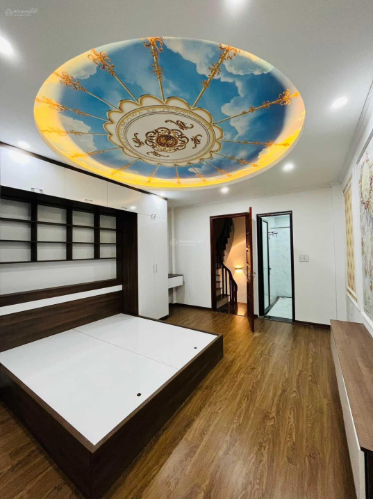 Sân vườn cực rộng - bán nhà phố Hào Nam: 45m2 6 tầng - 5.5 tỷ - ở luôn nhà đẹp - để ở tuyệt vời