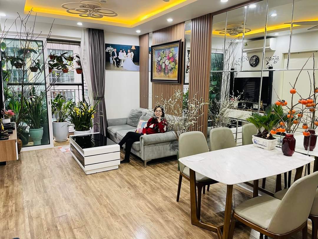 Chính chủ cần bán căn 02. CC 173 Xuân Thủy. DT: 110m2. giá: 3tỷ5. LH: 0936183215.