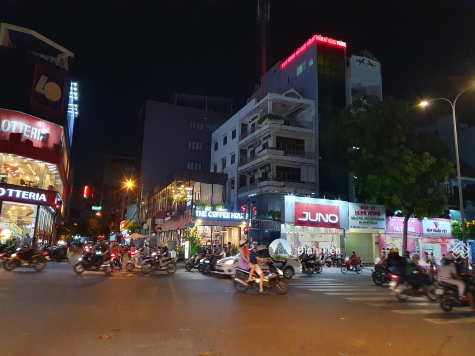 Siêu Vip! Cần bán Khách Sạn đường Hoàng Việt, P4 Tân Bình (8.2x19m) 8 lầu, HĐT 155tr/th, 55 tỷ