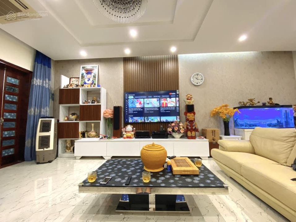 Siêu biệt thự Phạm Văn Đồng, Từ Liêm, view hồ, tặng full nội thất, 200m2, MT 12m, 42 tỷ9