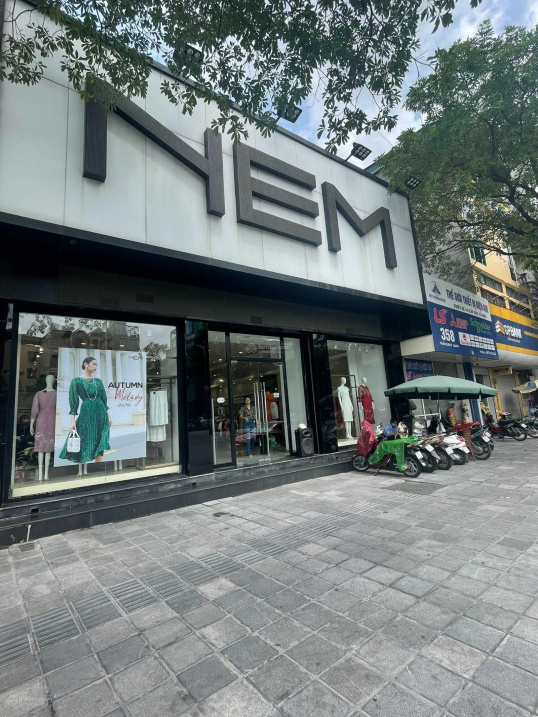 Siêu hiếm, 2 mặt phố đẹp nhất Trần Khát Chân 240m2, MT 11m, khách sạn, showroom, doanh thu 1 tỷ