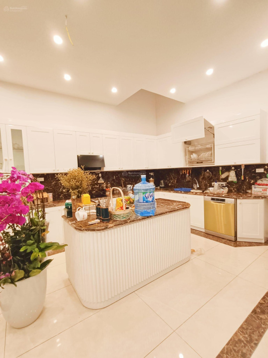 Siêu phẩm, biệt thự sân vườn Tô Ngọc Vân - Hàng xóm quan chức, đại gia - giá 34 tỷ