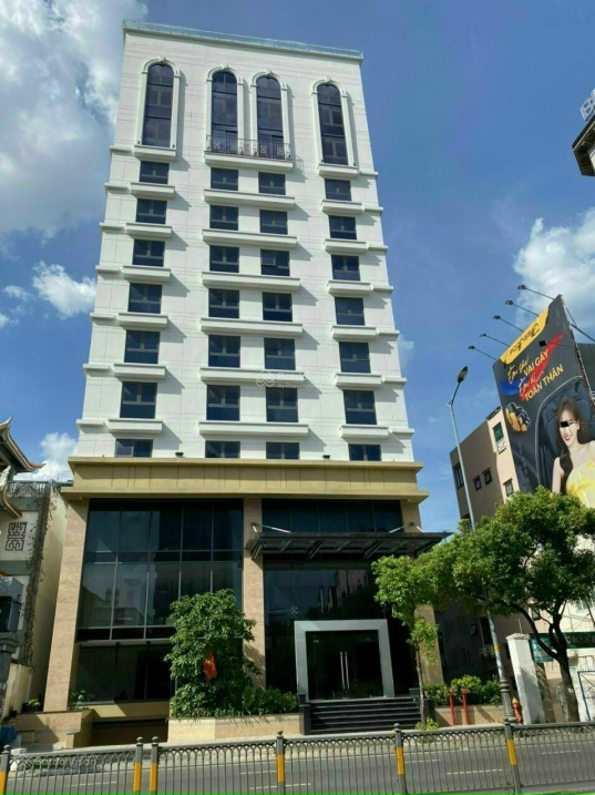 Siêu phẩm building MT ngay Trường Sơn, P2, Tân Bình (11x20) hầm + 8 tầng, Hđt cao 250tr. Giá 82 tỷ
