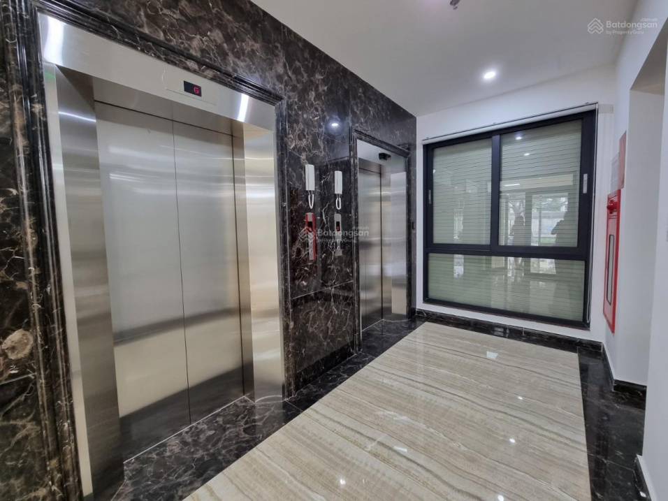 Siêu phẩm tòa nhà VP mặt phố Quan Hoa, 191m2, MT 10m, vỉa hè 8m, 2 thang máy, tầng hầm, giá 98 tỷ