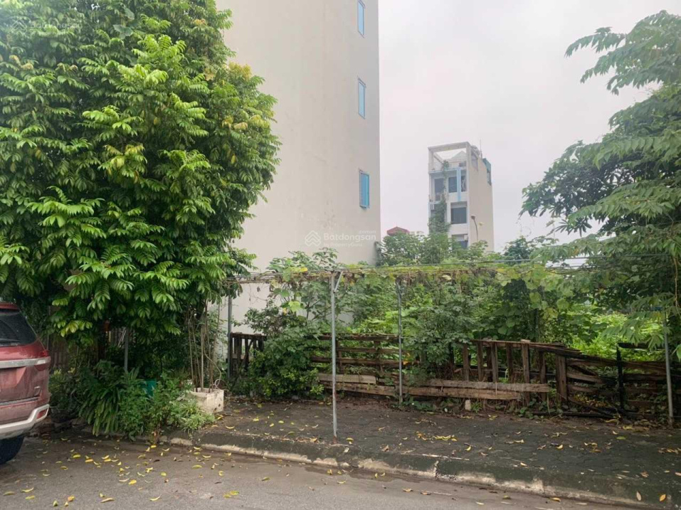 Tôi cần bán 50m2 đất dịch vụ Hòa Bình, khu C Yên Nghĩa, gần Phenika, giá 4,75 tỷ