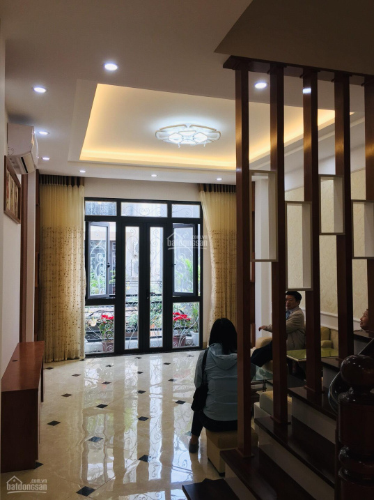 Tôi cần bán gấp nhà MP Trần Đăng Ninh - Lý Thường Kiệt đối diện Metro HĐ. Đường rộng 10m giá 5tỷ4