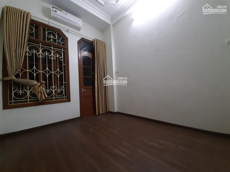 Tôi chính chủ cần bán nhà trên phố Tô Hiệu, Hà Đông, đối diện chợ Hà Đông. Ô tô đỗ cửa, giá 3tỷ3