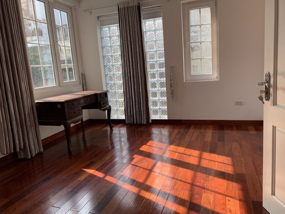 Phố Trần Thái Tông, DT 60m2 x 4 tầng ngõ ô tô thông, 4 tỷ 6