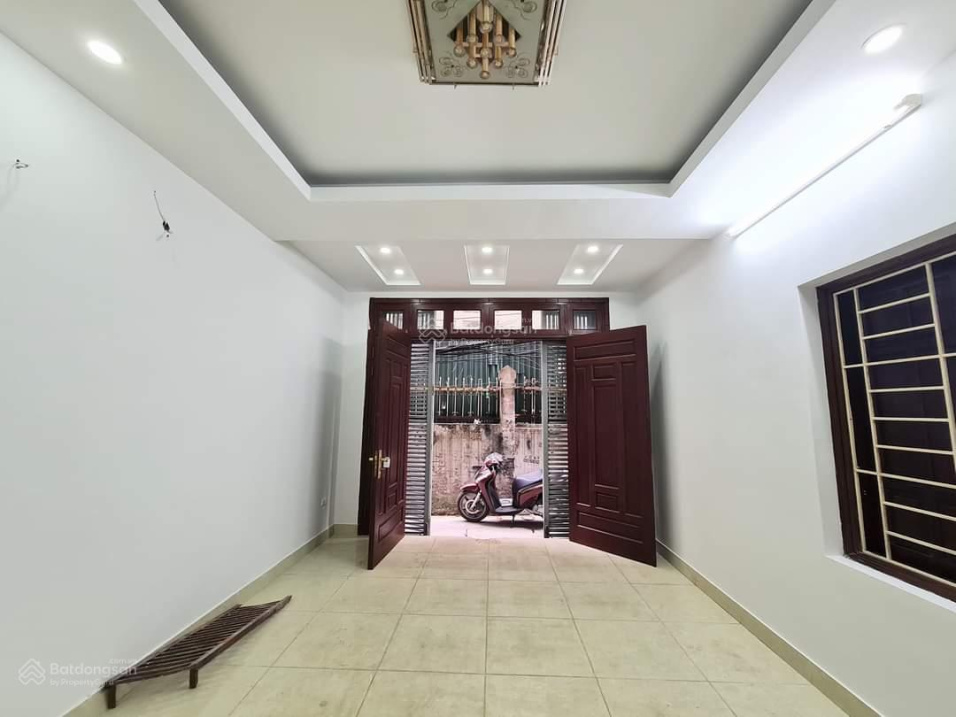 Trung tâm Cầu Giấy, gần Nguyễn Văn Huyên, Chùa Hà - lô góc - gần phố - gần ô tô. 7 tỷ. 3 tầng