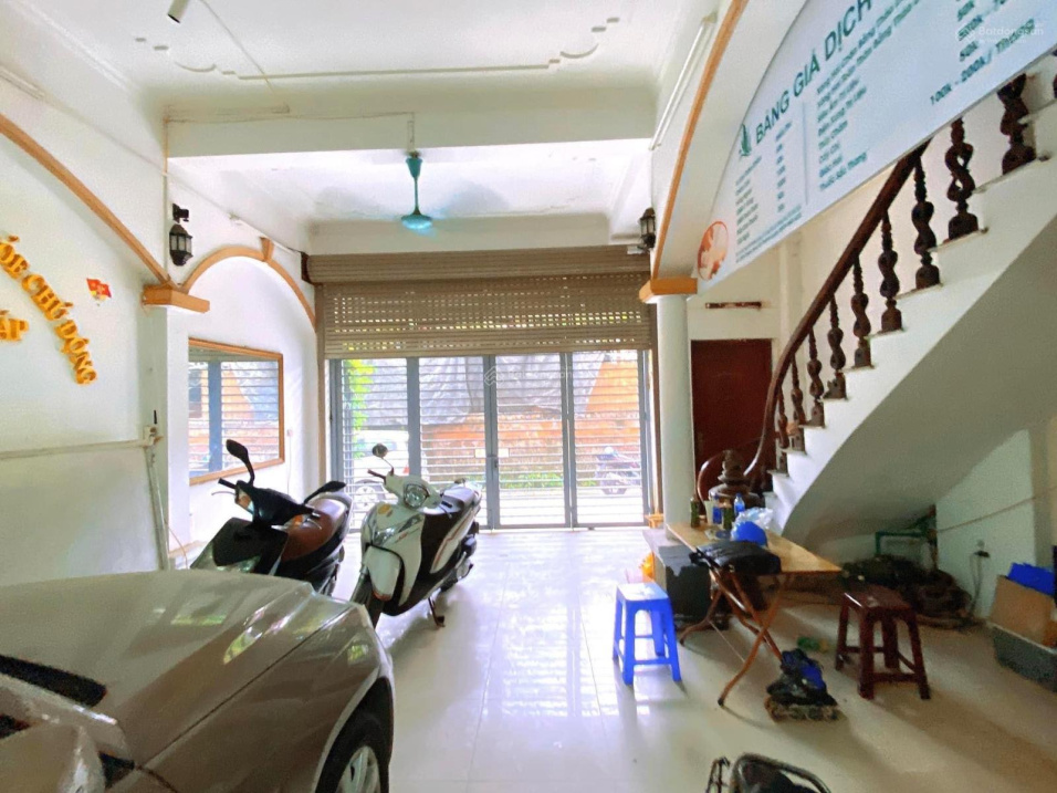 Vị trí đẹp - 5tầng thang máy - diện tích rộng 115m. Tiền to - ôtô tránh - vỉa hè đá bóng kinh doanh