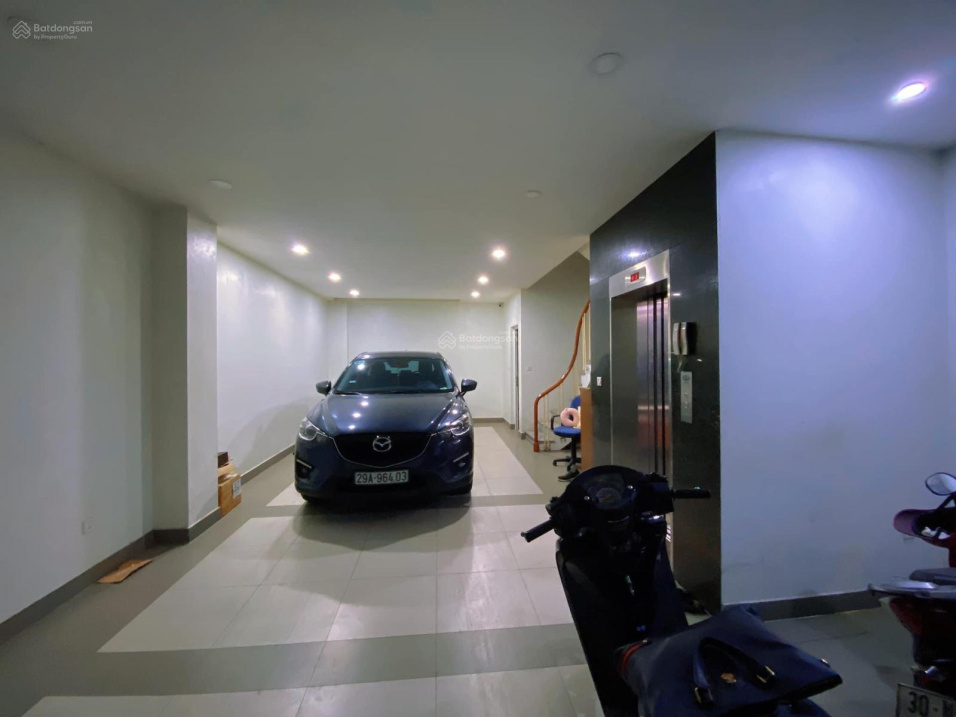 Vip Hoàng Cầu Phân lô - 7tầng thang máy - gara 2ôtô - vỉa hè - ngõ thông - kinh doanh - ở cực sướng