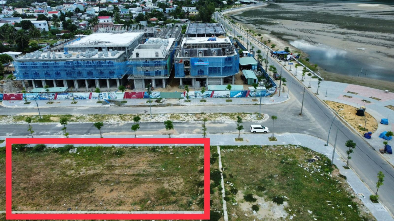 Vip nhất Vịnh Lăng Cô - đất đối diện chợ mới Lăng Cô - đường 33m - 5x22m - tổng 5 lô liền kề