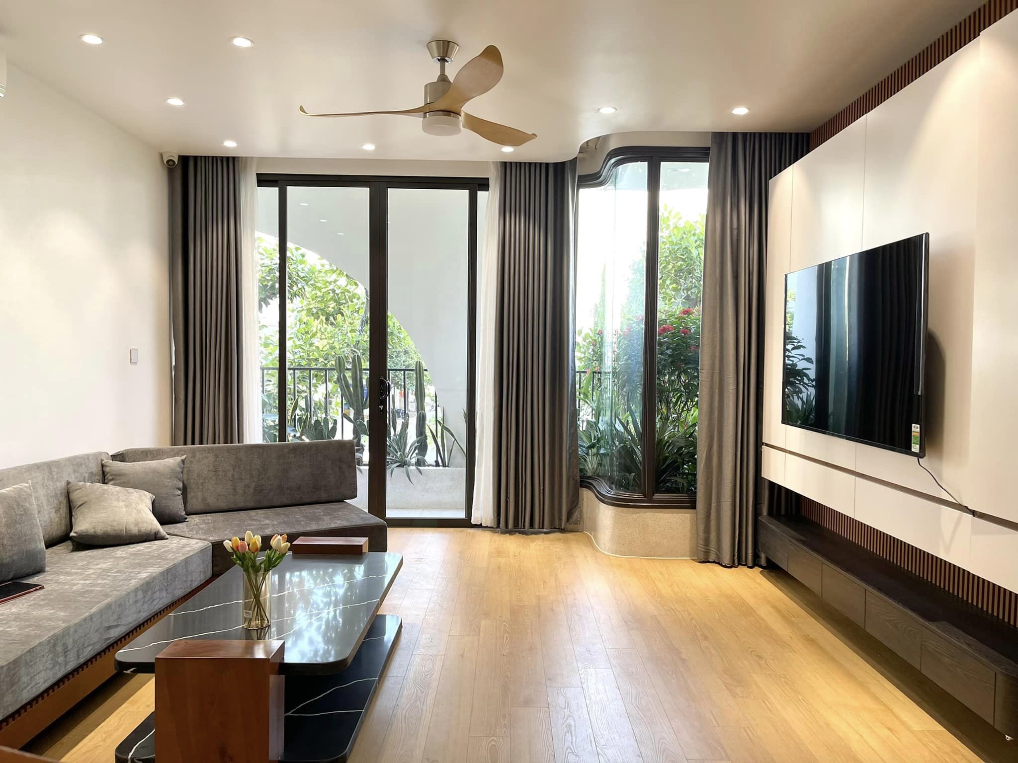 Nhà riêng quận Hoàn Kiếm- 6 tầng - 50m2- mặt tiền khủng