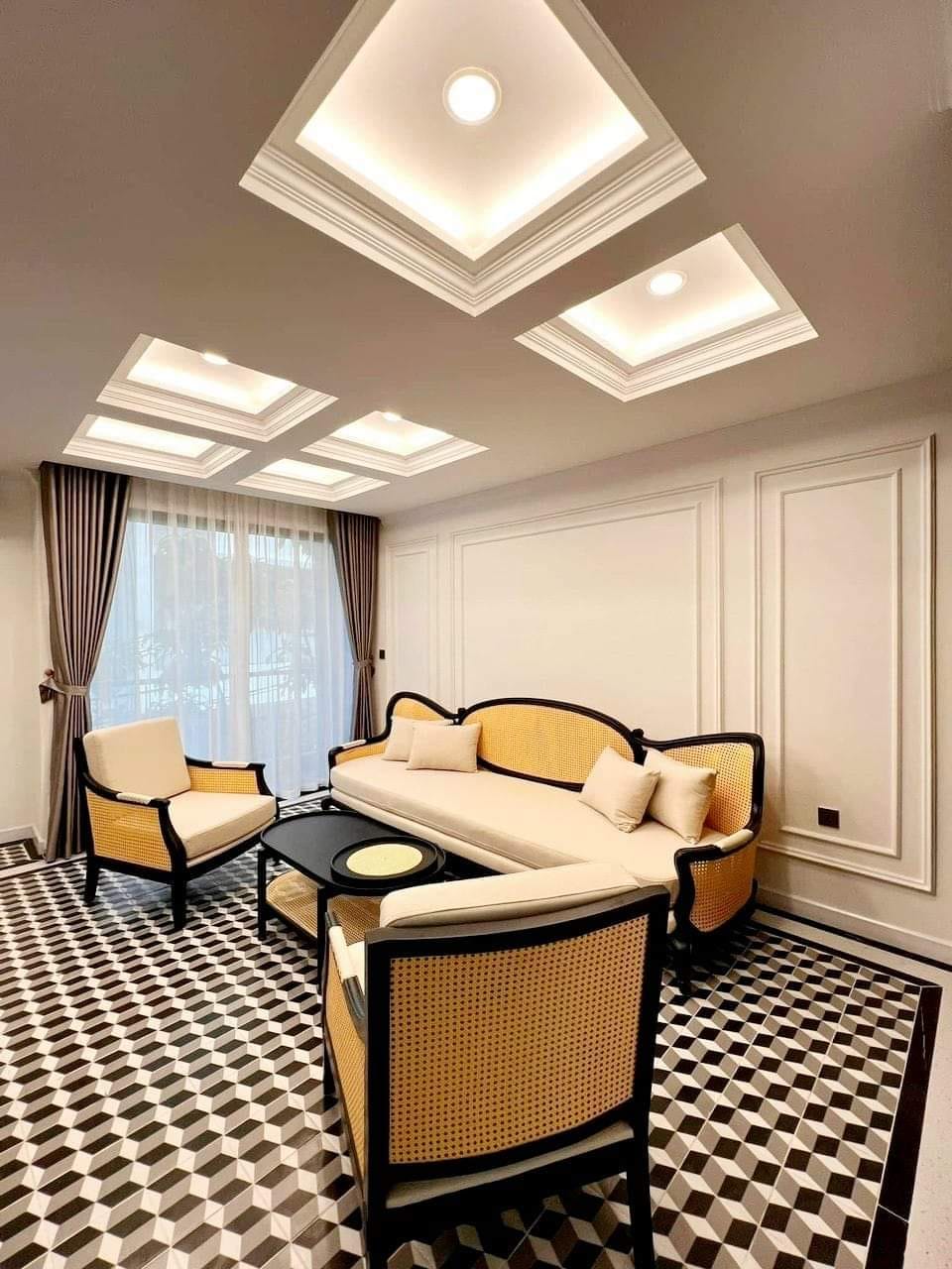 Bán nhà mặt phố Hoàn Kiếm 6 tầng, mặt tiền 9m siêu khủng