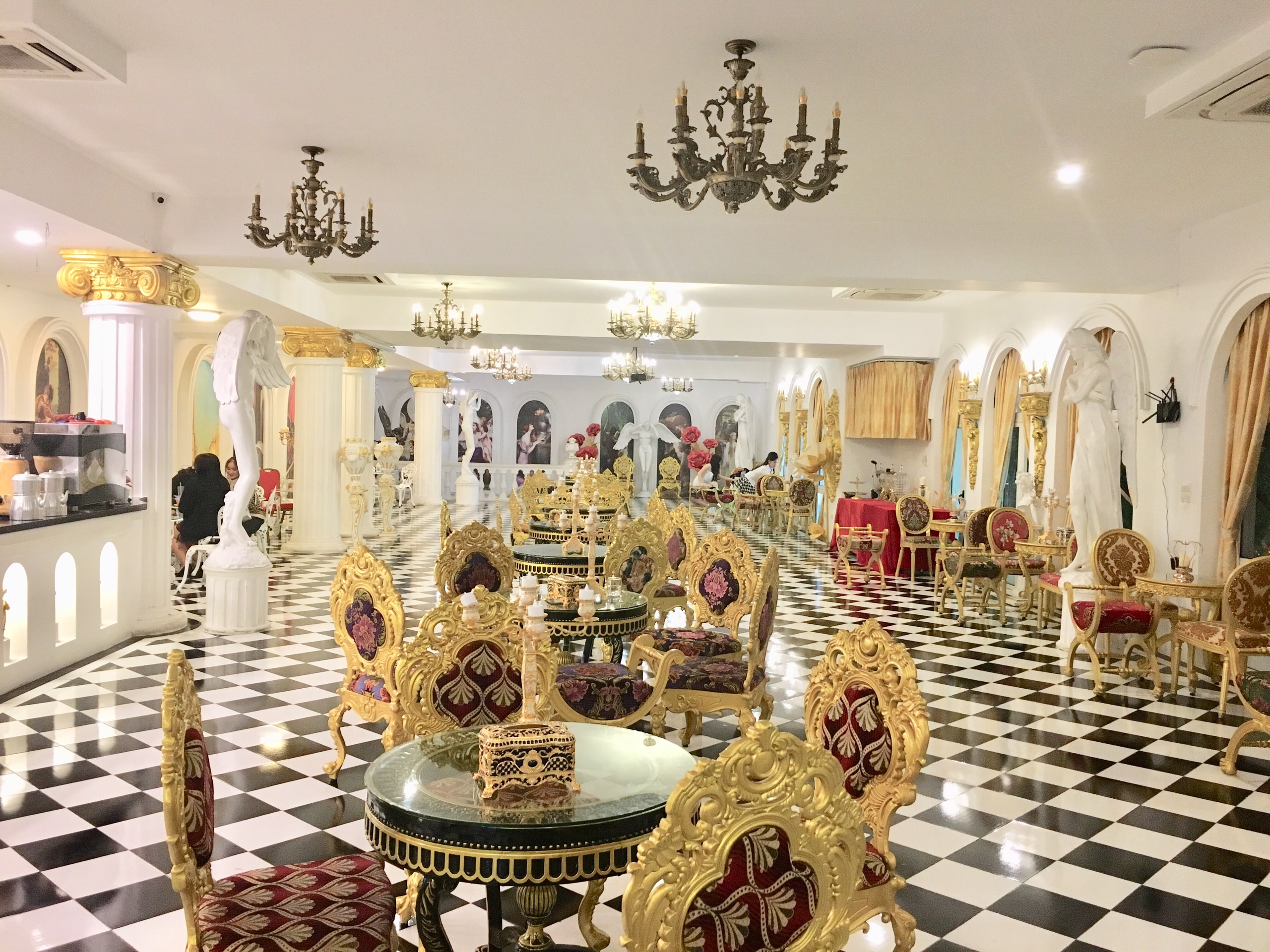 Cho thuê 460m2 mặt đường Vũ Phạm Hàm, Cầu Giấy, Lô góc, thông sàn, vỉa hè rộng, 160tr/tháng