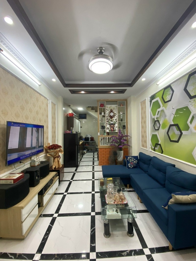 Bán nhà gấp Bồ Đề Long Biên nhà đẹp 36m2 3.7 tỷ ngõ thông tiện ích nhiều xung quanh