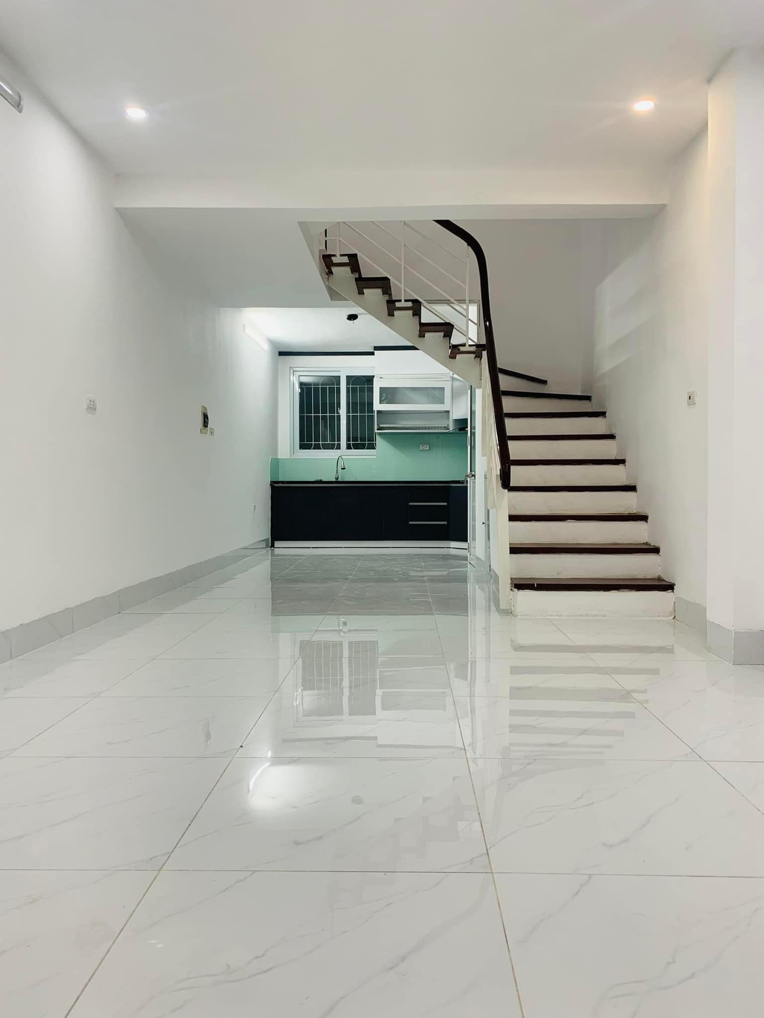 Bán nhà phân lô, Cát Linh, Đống Đa, 2 mặt thoáng, 45m, giá 5.6 tỷ, nhà đẹp ở luôn.