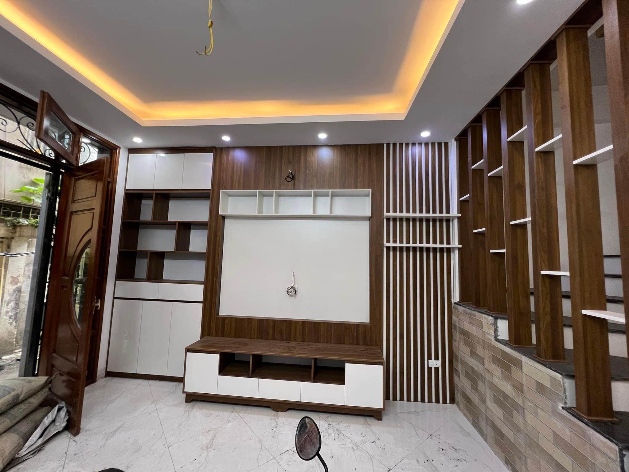 Bán nhà mới đẹp Văn Cao, Ba Đình, ngõ nông, 45m2 , 5 tầng, MT 4.8m, giá 4 tỷ 750 triệu, nhà đẹp ở luôn.