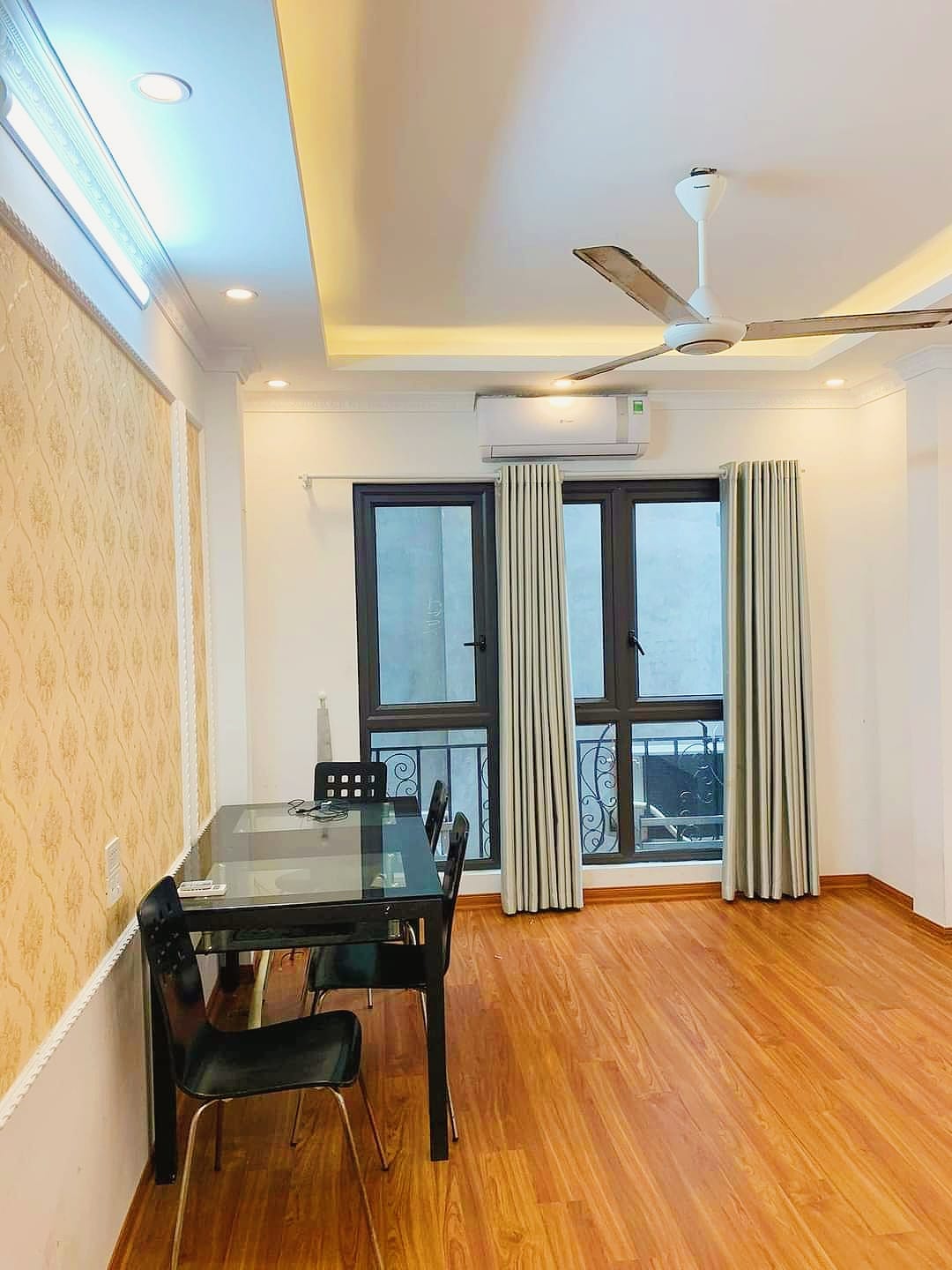 Bán nhà Đào Tấn lô góc, 2 mặt thoáng, DT 36m2x5T giá nhỉnh 5 tỷ , nhà đẹp ở luôn.