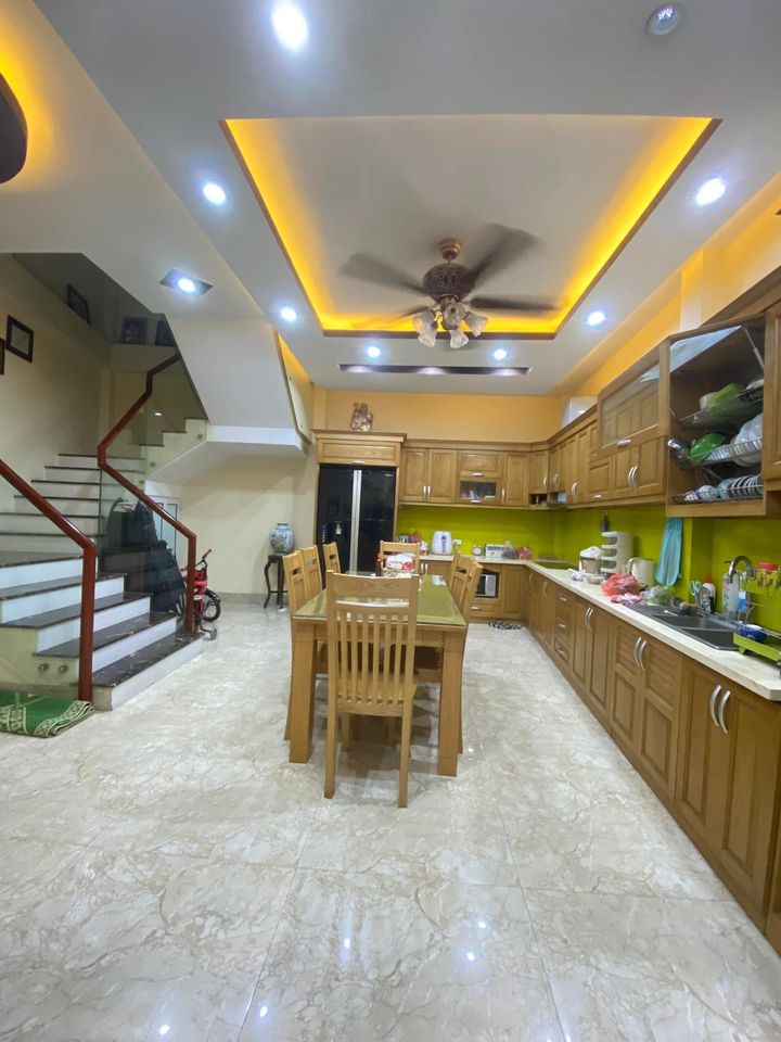 Bán nhà siêu đẹp Văn Cao, Ba Đình, 35m2, 6T, MT 4m, giá 5tỷ, nhà đẹp ở luôn.