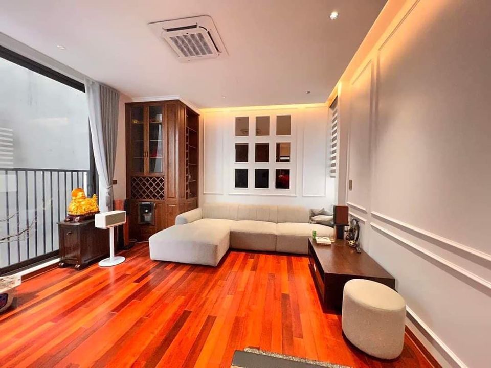 Siêu hiếm, Bán nhà mới đẹp Âu Cơ, Tây Hồ, 40m, 5 tầng , MT 4m, nhà đẹp, 3 thoáng, giá 6 Tỷ8.