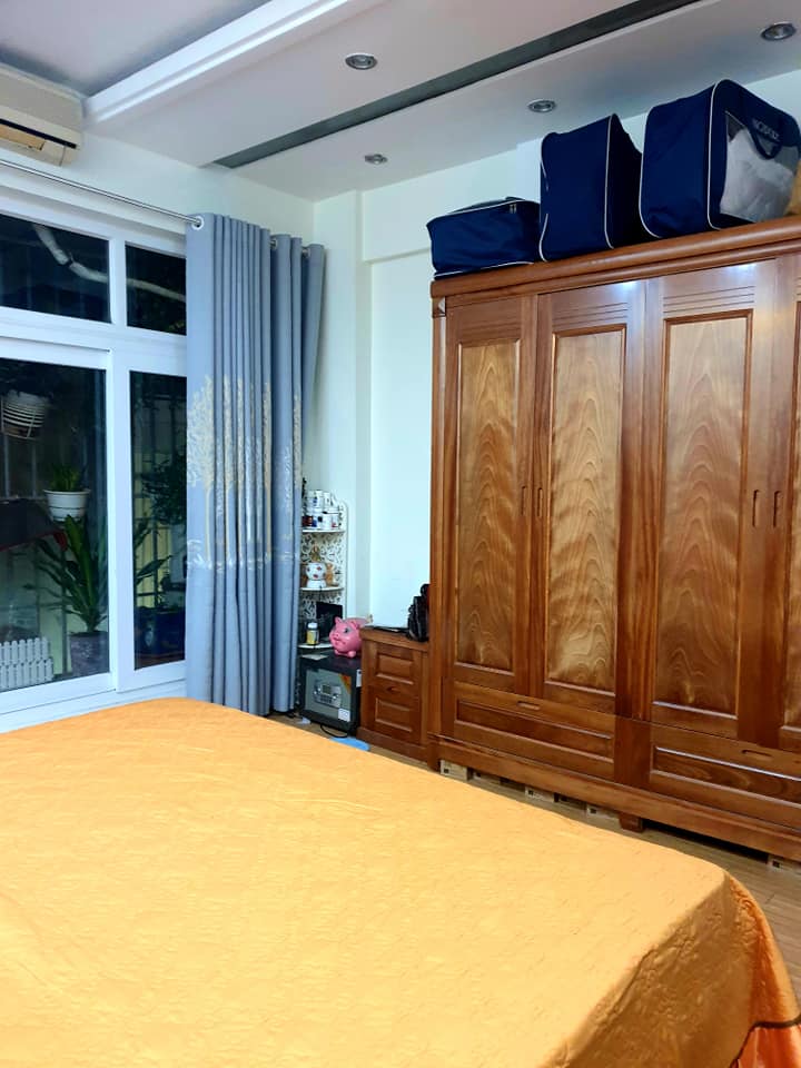 Bán nhà Phan Kế Bính, Ba Đình, 40 m, 5 tầng, MT 4m, nhà đẹp ở luôn, giá bán 6 tỷ sổ đỏ chính chủ