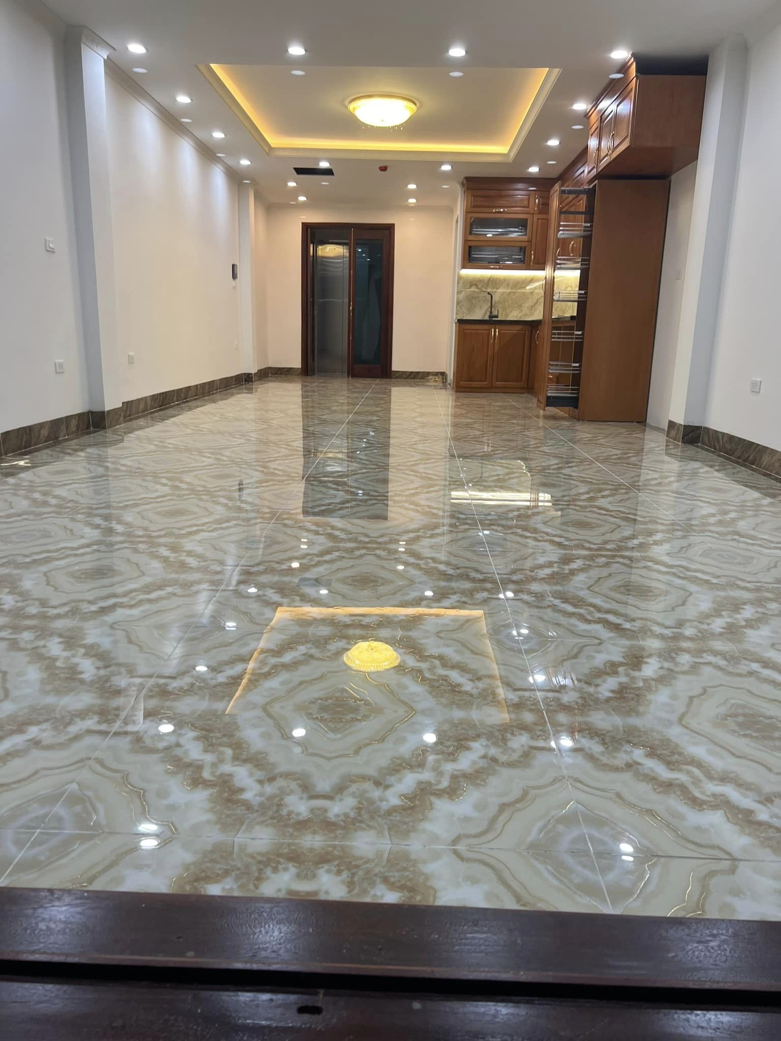 Bán nhà mới đẹp Thụy Khuê,Tây Hồ, 48m, 5 Tầng TM, MT 4.2m, giá 6 tỷ 300 triệu, nhà đẹp, gần Hồ Tây.