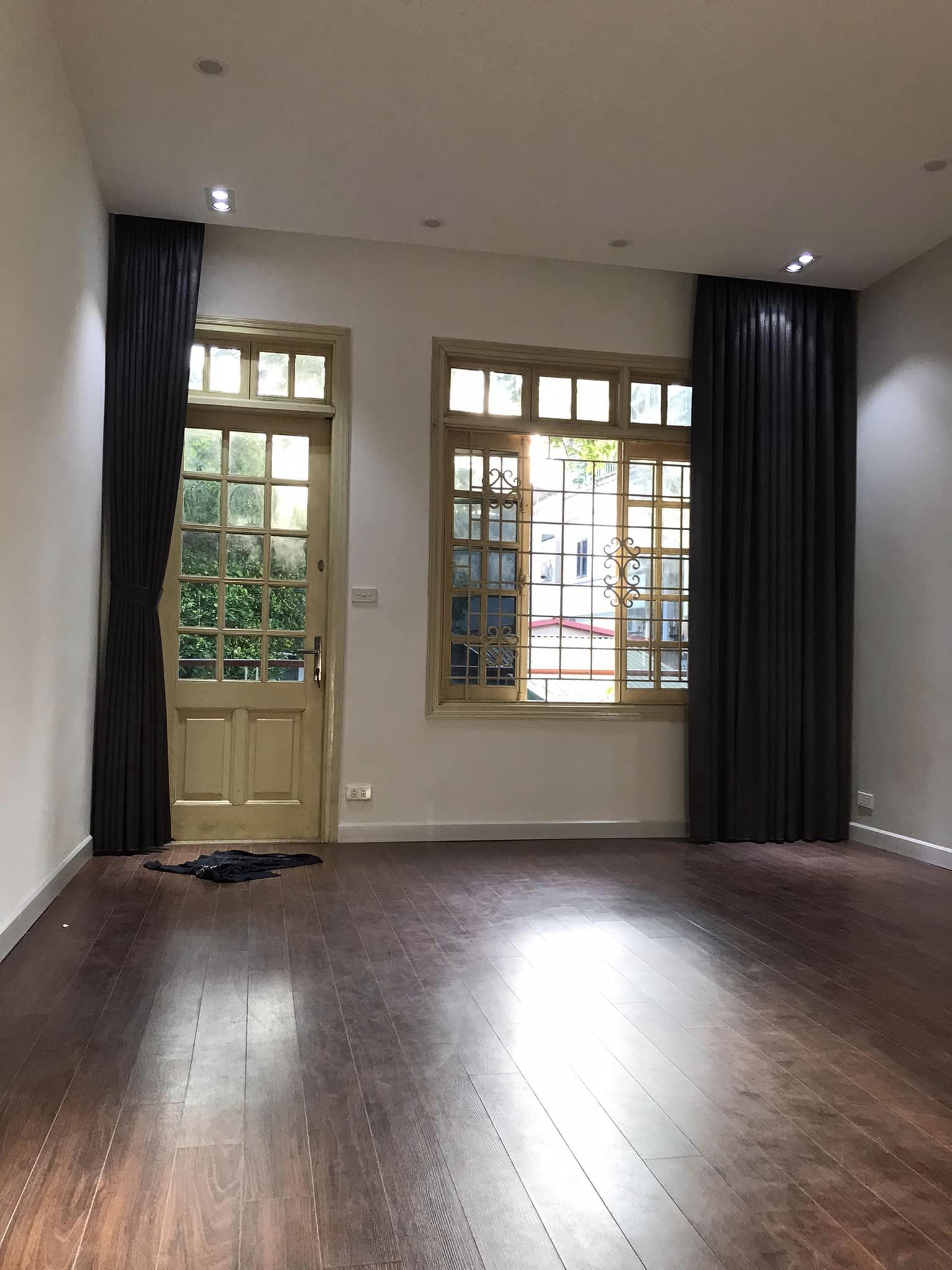 Bán nhà ngõ 279 Đội Cấn, Ba Đình, 34m, 5 T, nhà đẹp 3 thoáng , giá 5tỷ 3