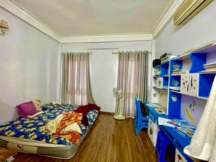 Bán nhà Văn Cao, Ba Đình, 40m2 x 5 tầng mặt tiền 5.5m giá chỉ 5.1 tỷ