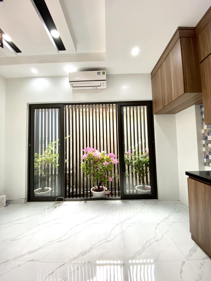 Bán nhà siêu đẹp Văn Cao, Ba Đình, nhà đẹp ở luôn, 55m2, 5T, MT 5m, giá 7 tỷ 500 triệu.