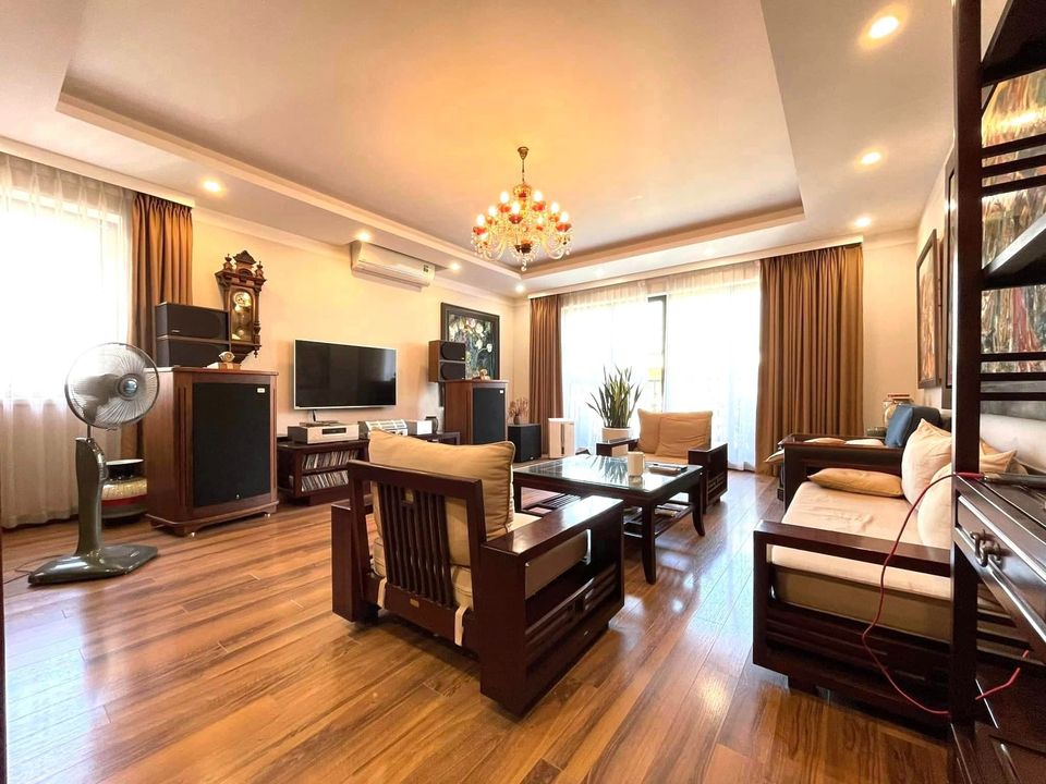 Bán nhà đẹp lonh lanh Giang Văn Minh, Ba Đình, 32m, 5 tầng, gần bãi gửi xe ô tô, giá 5 Tỷ.