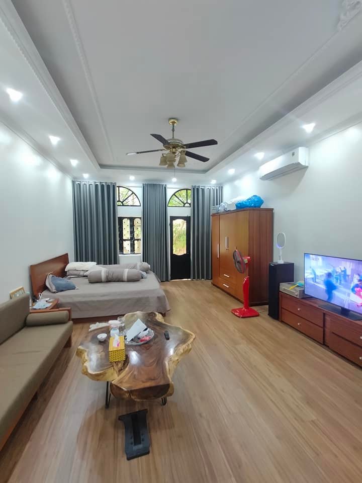 Chính chủ bán nhà p.vip Văn Cao. Nhỉnh 5tỷ 46m2x5T, sổ vuông, full nội thất, gần ô tô, 2 mặt thoáng