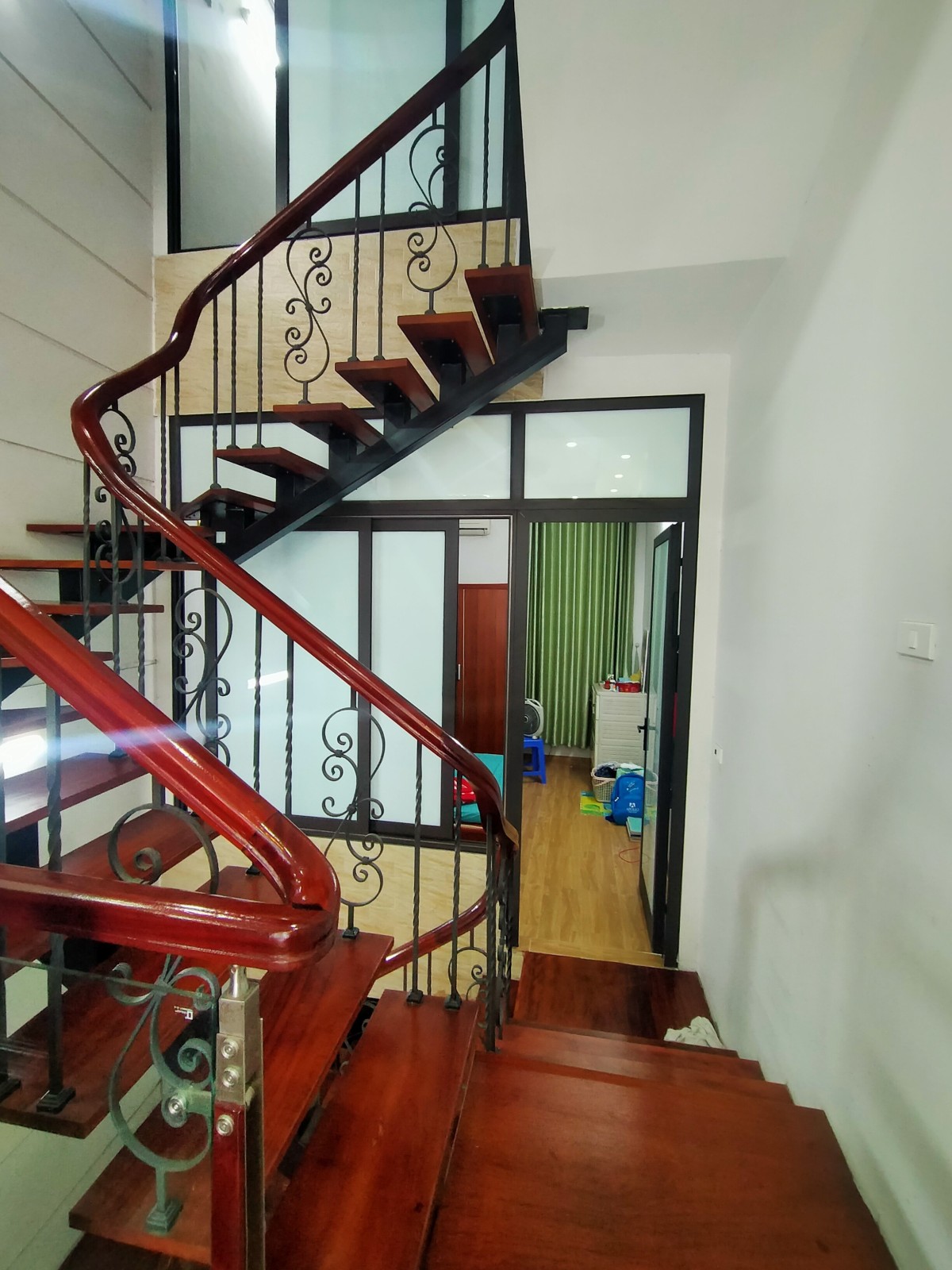 Bán nhà Phúc Lợi, ô tô, dt 40m, nhà 4 tầng, giá hơn 3 tỷ.