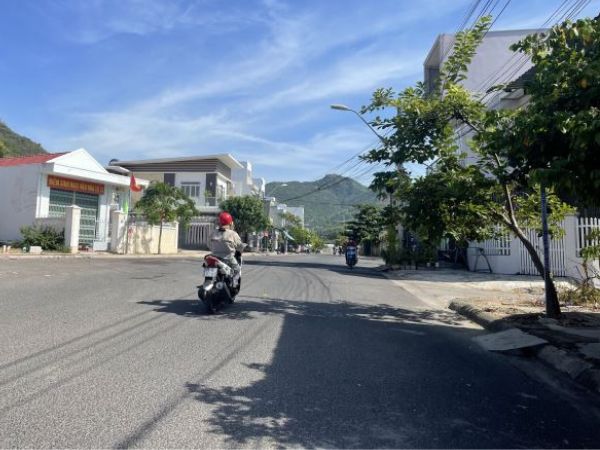 ban-dat-ngo-van-so-nha-trang-2