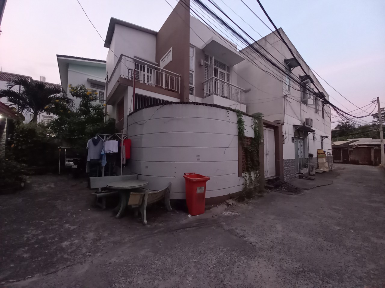 Bao giá KV-93m2- 4 tầng đúc-Ngang rộng hơn 5m-Hẻm nhựa ô tô-Sau GYGAMALL-HBC.