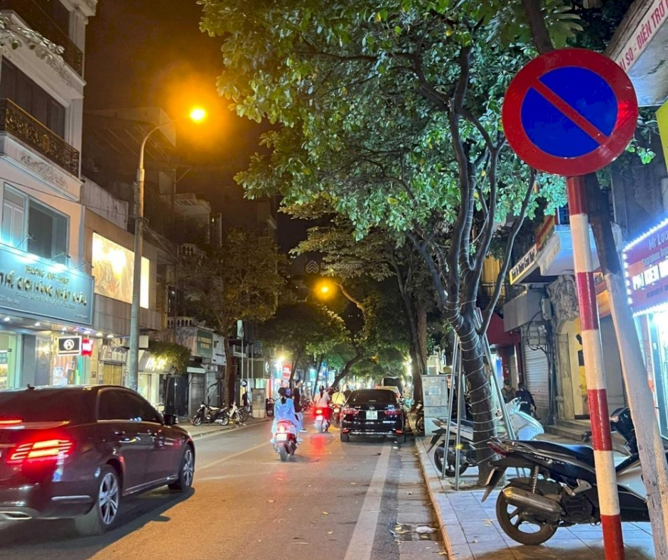 Bán nhà mặt phố Hàng Bông, 5m mặt tiền, 57m2, thương lượng chính chủ