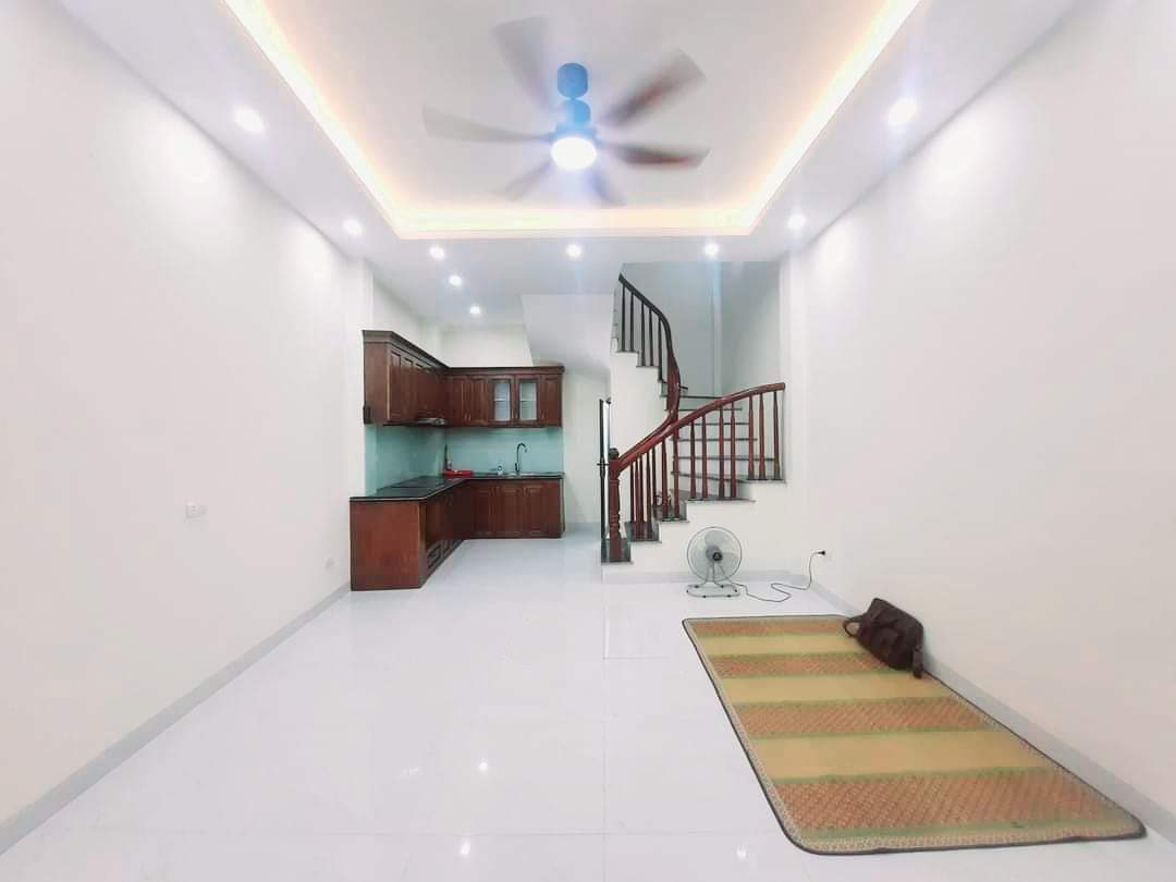 Nhà mới, về ở luôn trước TẾT, giảm sâu 300 tr, ngõ 663 Trương Định, 35m2 5 tầng, 3,7 tỷ