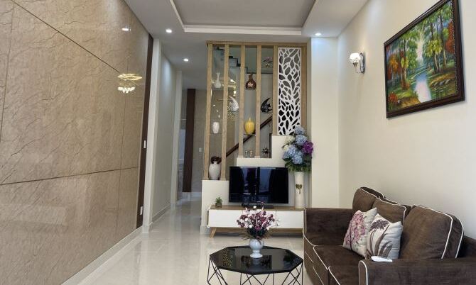 BÁN CĂN GÓC 1 TRỆT 2 LẦU HẺM OTO VÀO GẦN VỊ TRÍ ĐẸP NAM KÌ KHỞI NGHĨA